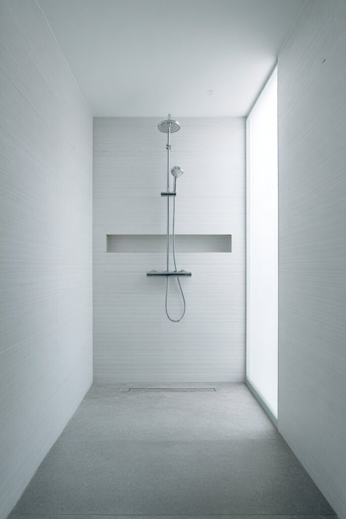 Seamless Glass and Built-In Storage