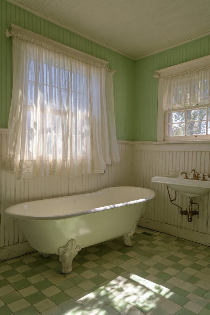 Traditional Clawfoot Tub Charm