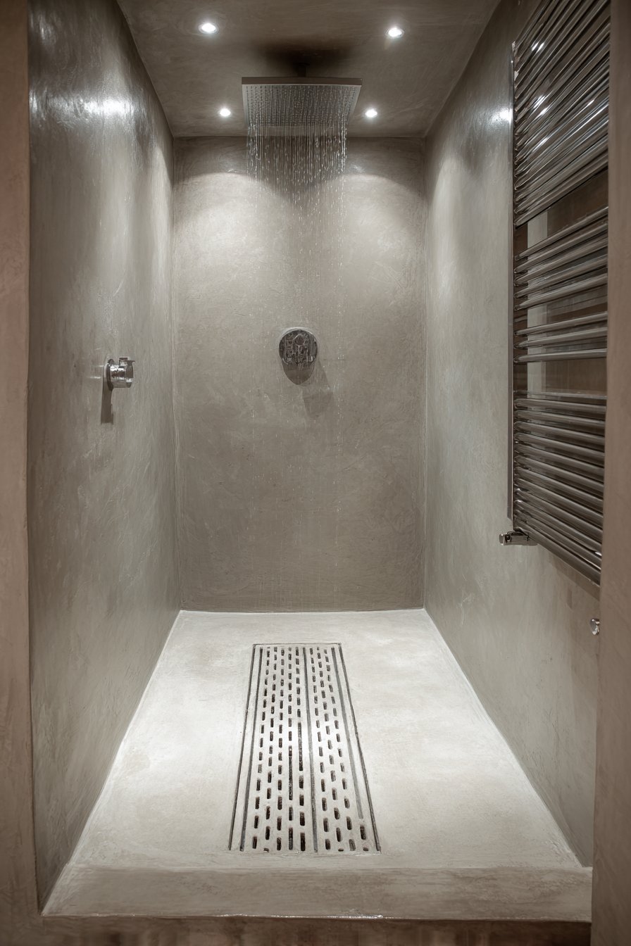 Doorless Walk-In Shower with Continuous Finish