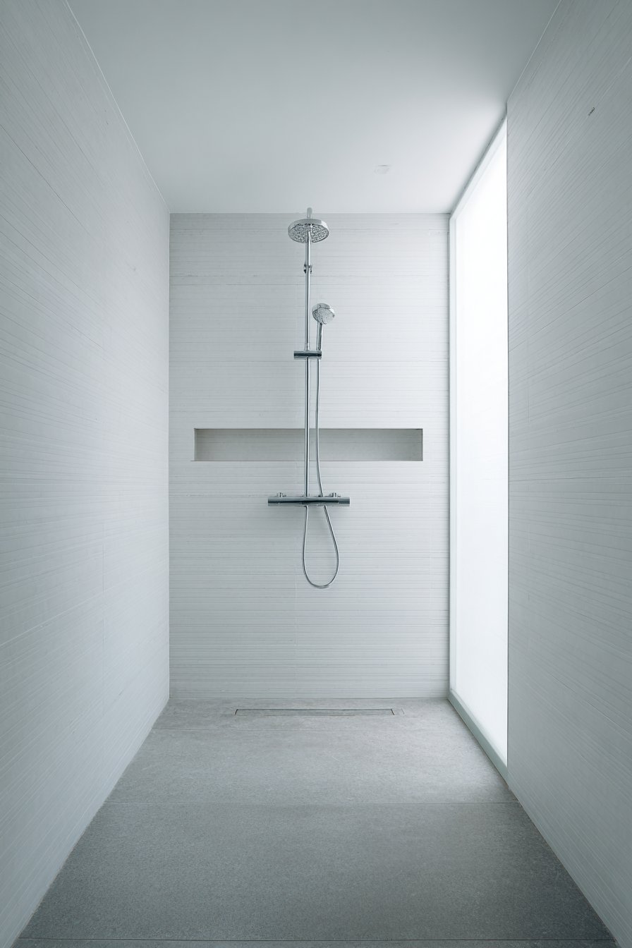 Seamless Glass and Built-In Storage