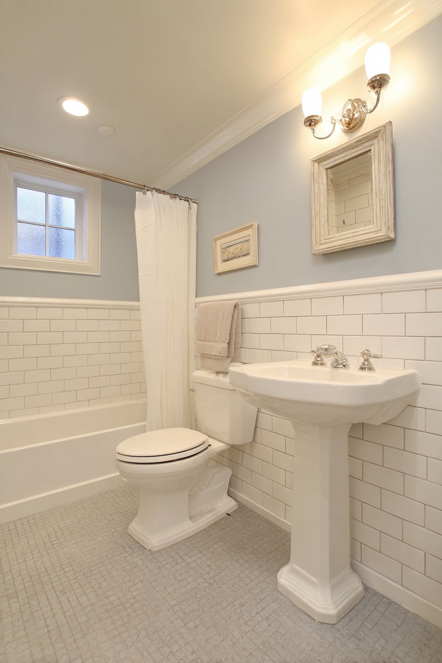 Classic Three-Piece Layout with Timeless Appeal