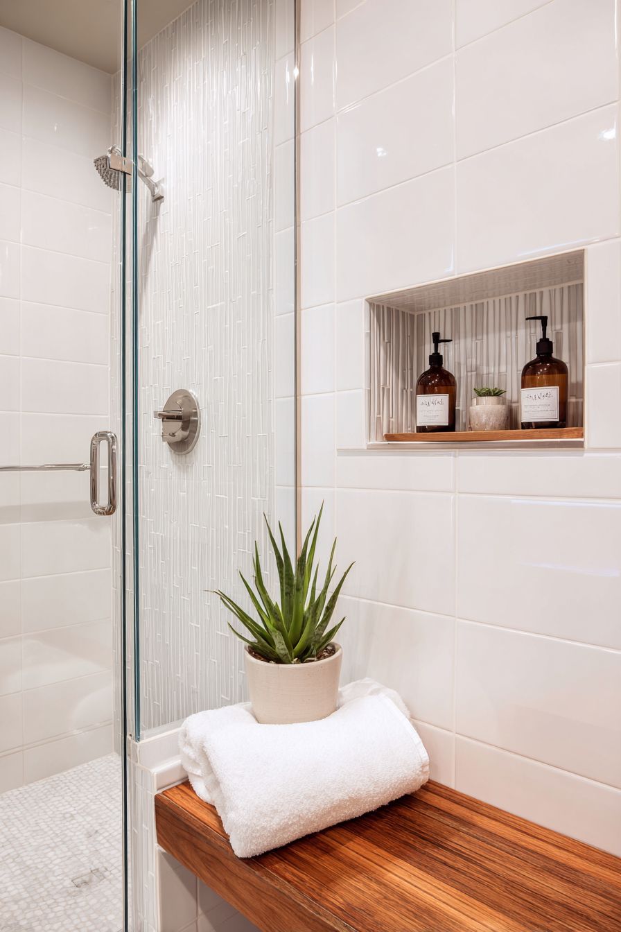 Sophisticated Simplicity in Monochromatic Shower Design