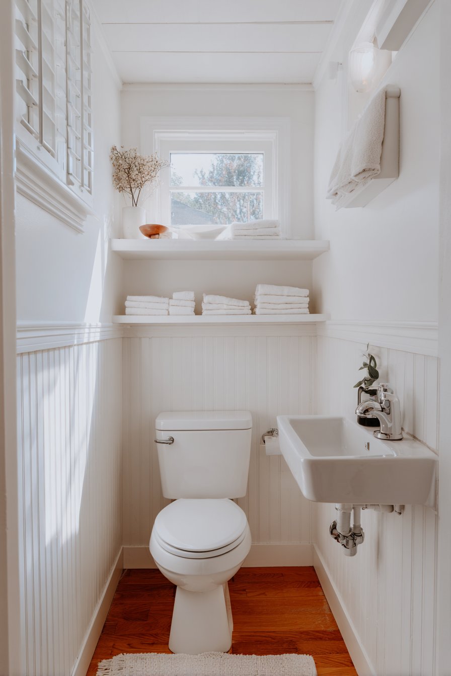 Space-Maximizing Small Bathroom Design
