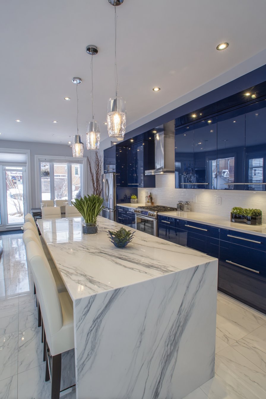Contemporary Sophistication with High-Gloss Navy Blue Kitchen Cabinets