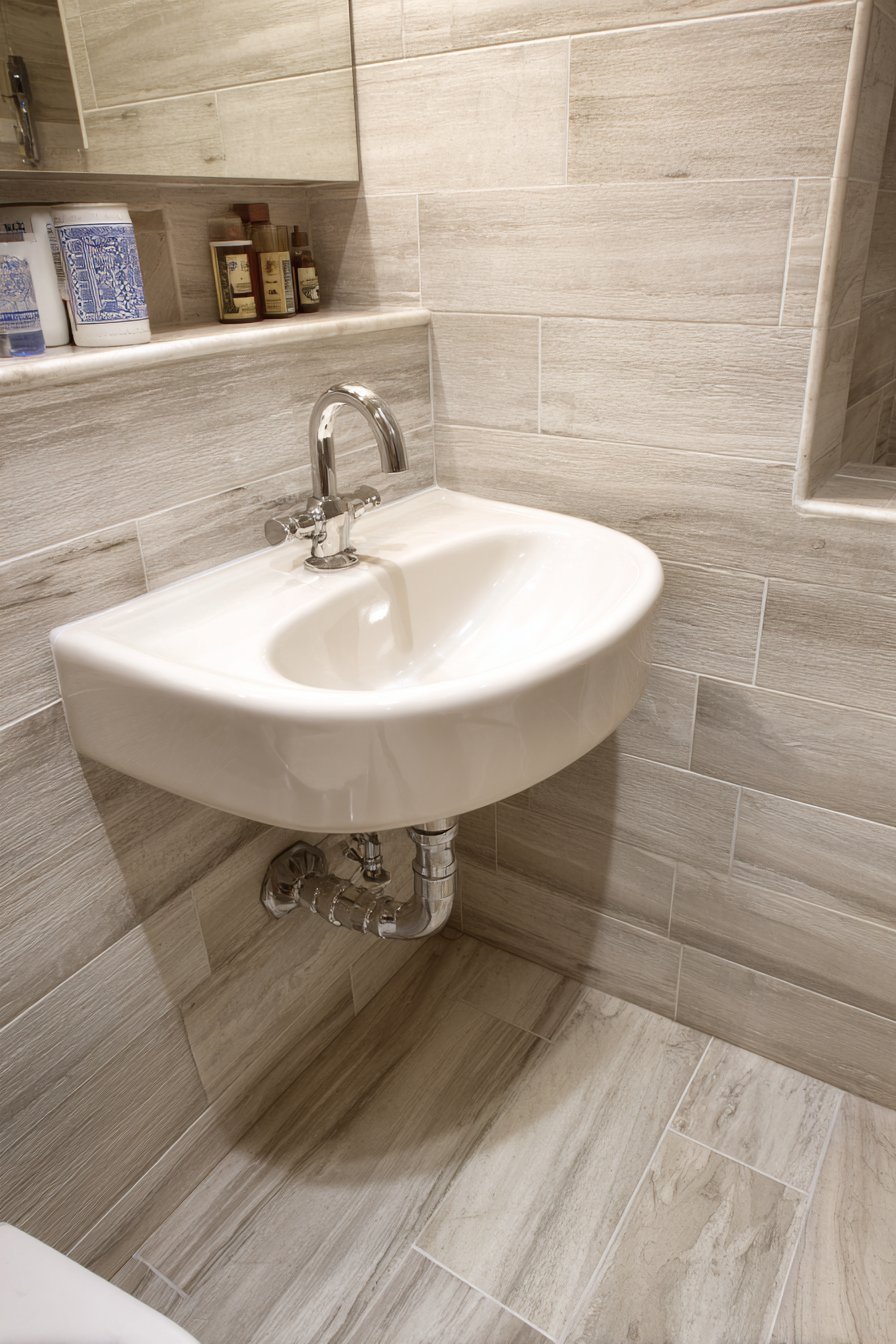 Wall-Mounted Floating Sink for Compact Spaces