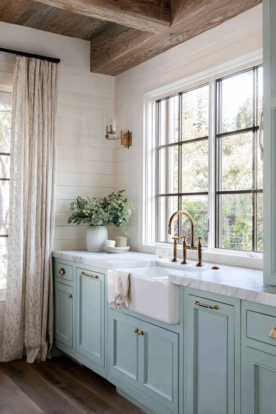  Farmhouse Apron Front Sink with Cottage Appeal