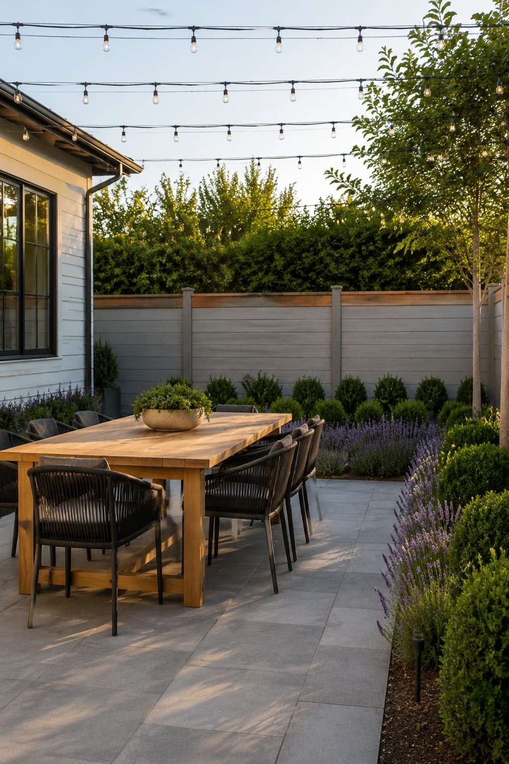 Two-Tone Horizontal Fence with Composite and Wood Cap